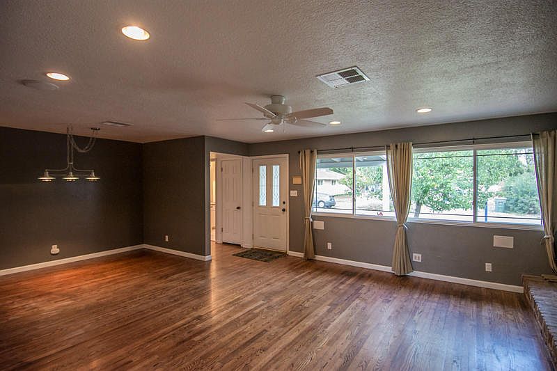 1st image of 6952 River Dr