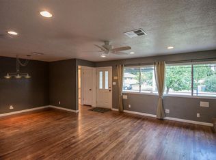 6952 River Dr, Redding, CA 96001