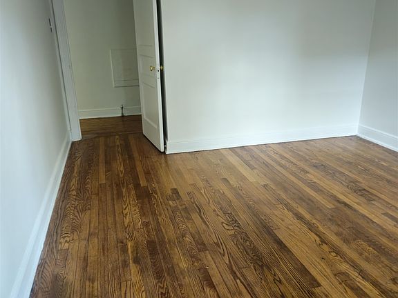 3rd image of 1096 Gordon St