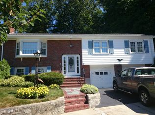 32 Pleasant Valley Cir, West Roxbury, MA 02132