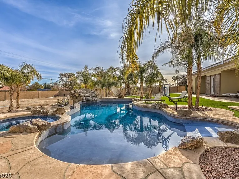 2780 El Camino Rd — Photo 77