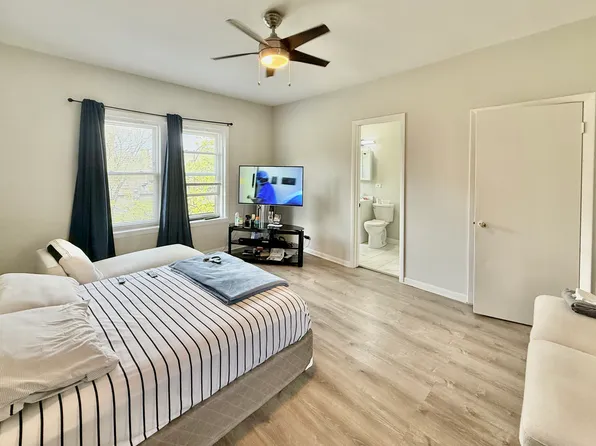 7637 N Rogers Ave #2E, Chicago, IL 60626