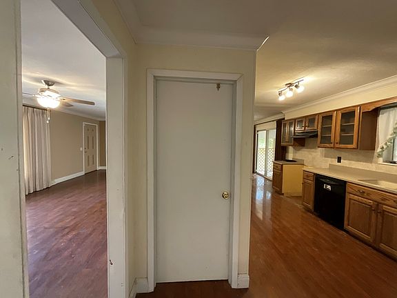 4th image of 556 E Crumb Ave