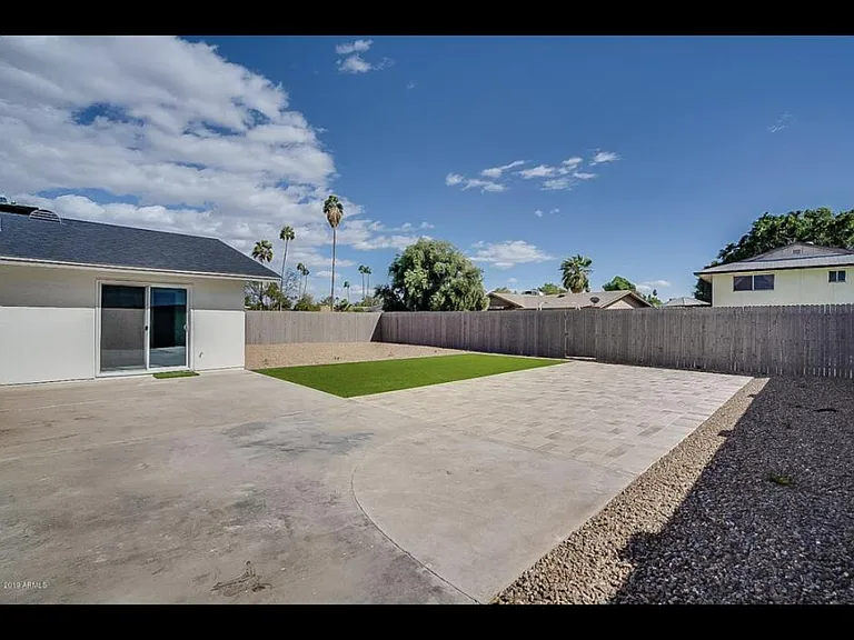1045 E Carson Dr — Photo 22