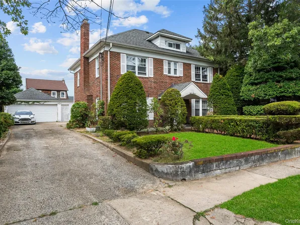 311 Hamilton Avenue, Hewlett, NY 11557