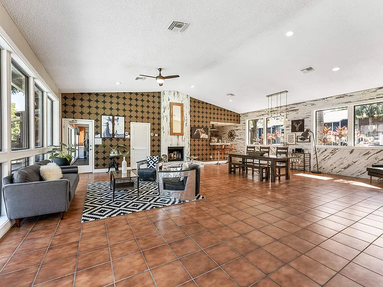 Epic Apartments — Photo 20