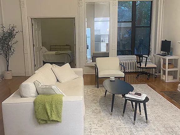 2nd image of 54 W 89th St APT 1R
