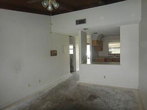 4th image of 464 Glenwood Dr