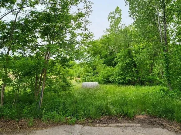 SE Horseshoe Dr, Oak Grove, MO 64075