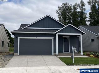 710 Tigerlily St, Silverton, OR 97381