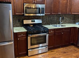 892 S 5th St, Lindenhurst, NY
