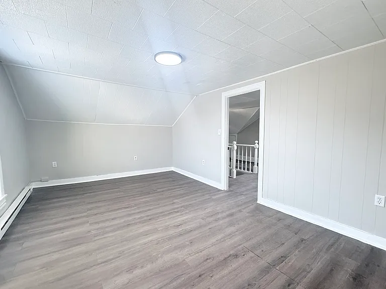 100 E Market St — Photo 6