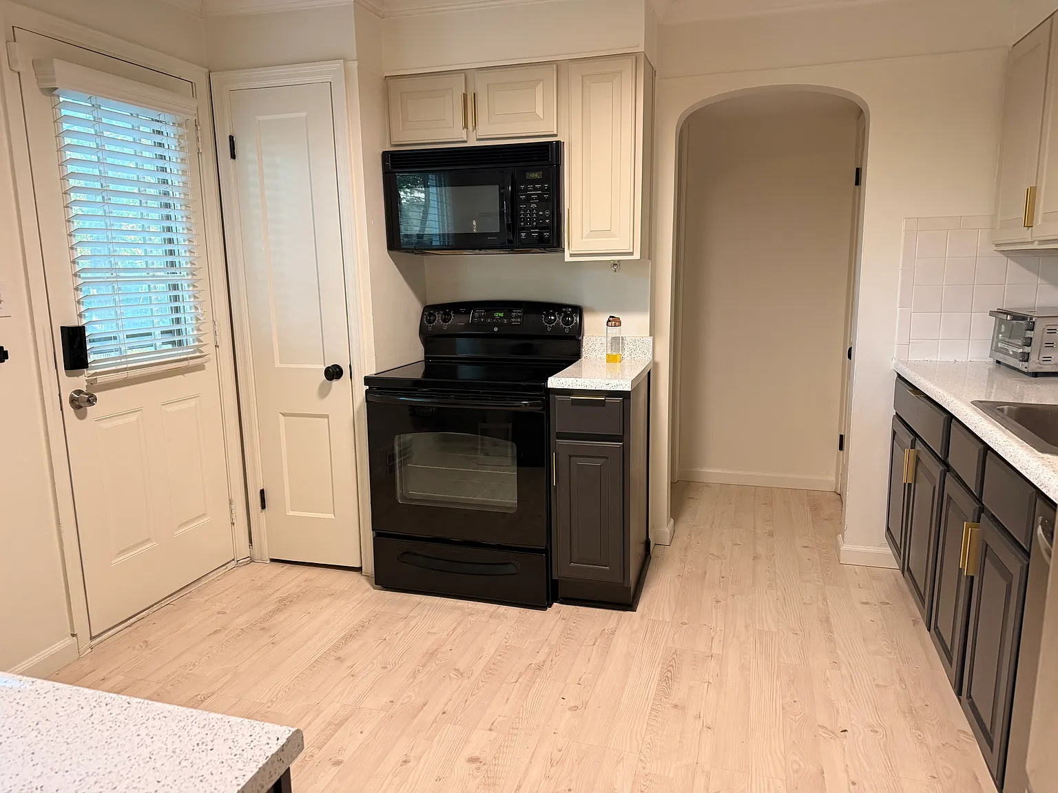 3 bed, 1.5 bath, 1726 sqft, $3,000 — Photo 4