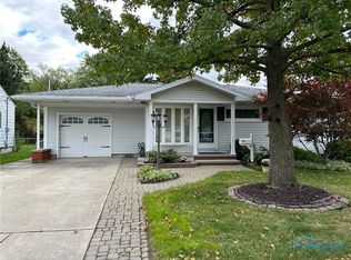 2418 Rochester Pl, Northwood, OH 43619