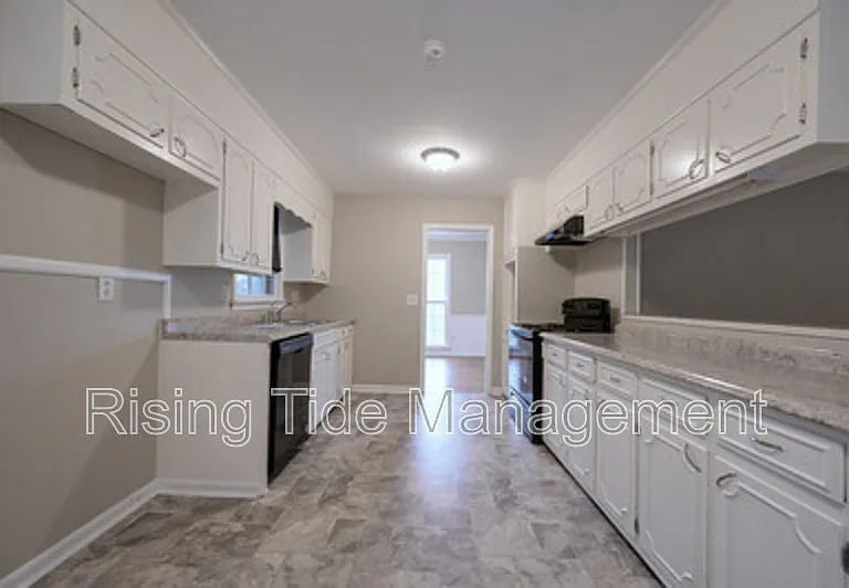 401 Lance Ln — Photo 6