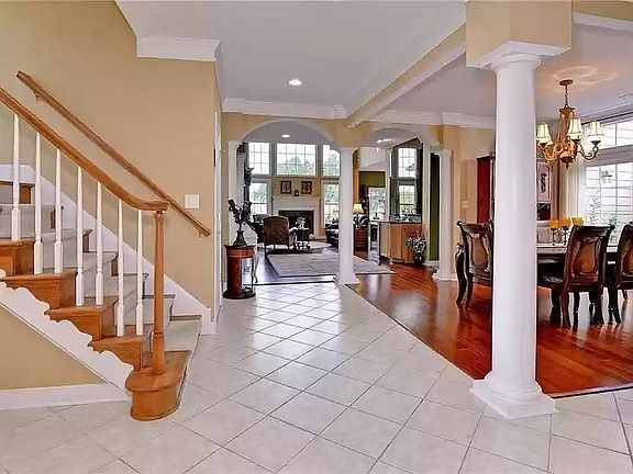 5th image of 5556 Villa Green Dr
