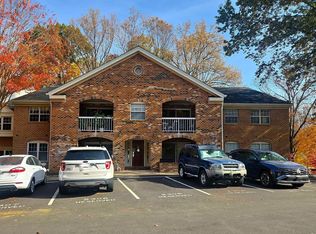 5823 Cove Landing Rd APT 203, Burke, VA 22015