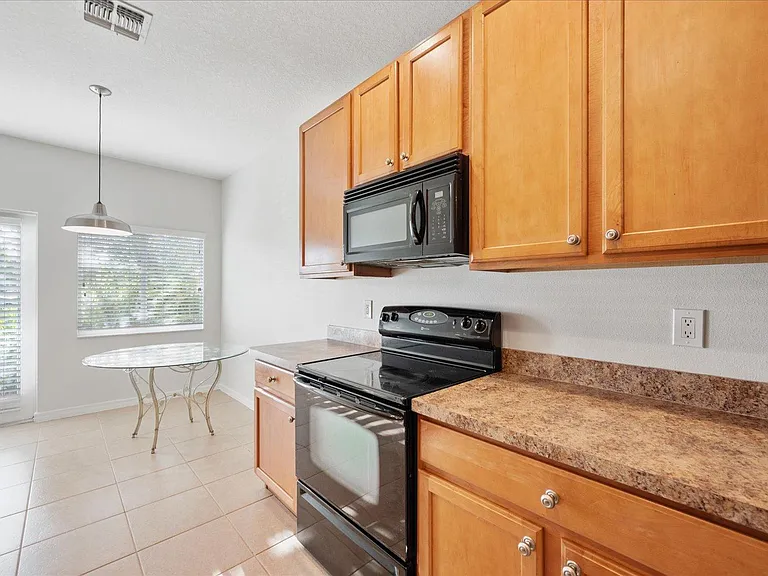 2106 SE Grand Dr — Photo 9