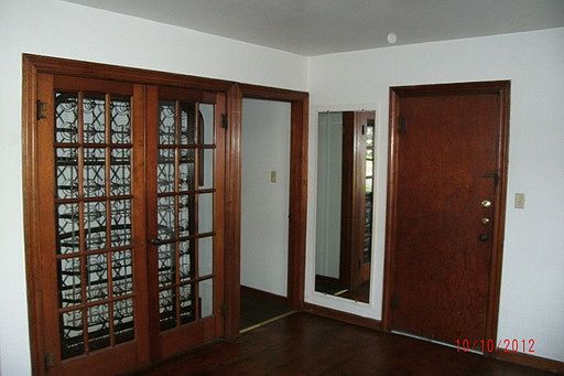 2nd image of 1011 E 8th St APT 2