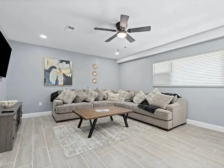 1004 N Betty Ln — Photo 3