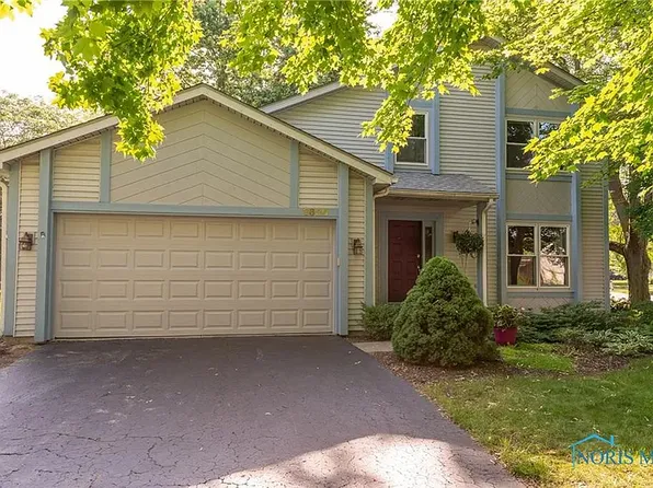 3800 Farmbrook Dr, Sylvania, OH 43560