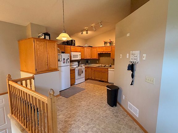 3rd image of 9205 Orchard Cir