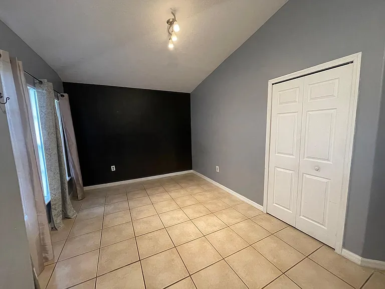 106 Nassau Pl — Photo 2