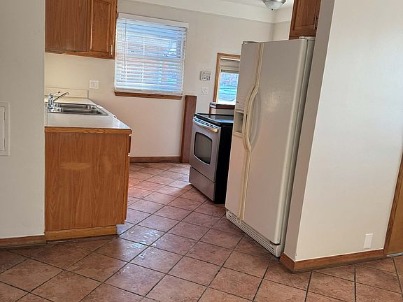 5th image of 25222 Campbell Ave