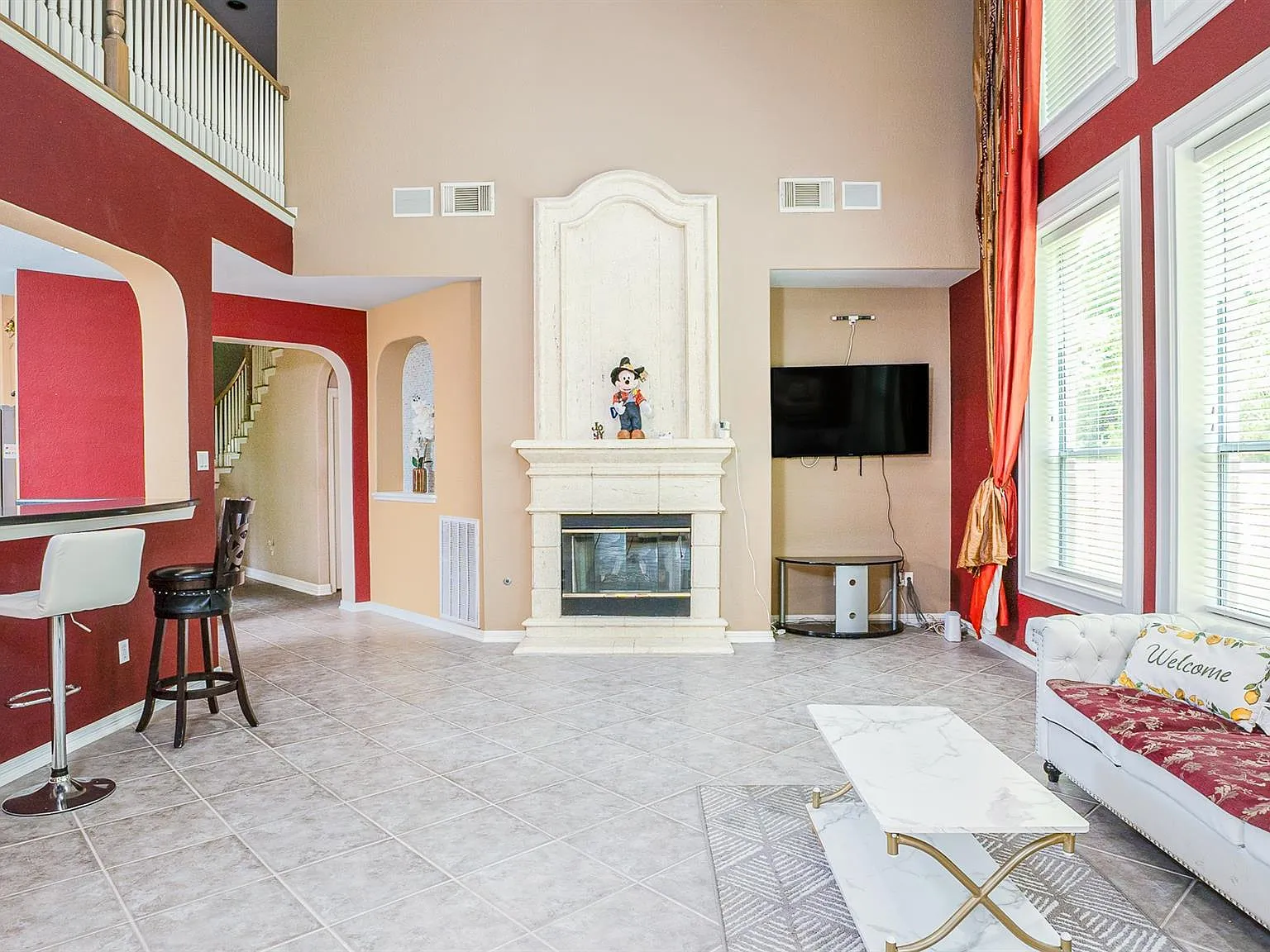 4 bed, 3.5 bath, 3653 sqft, $3,400 — Photo 3