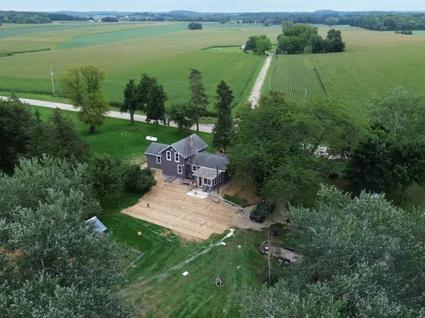 W5962 Church Rd, Johnson Creek, WI 53038