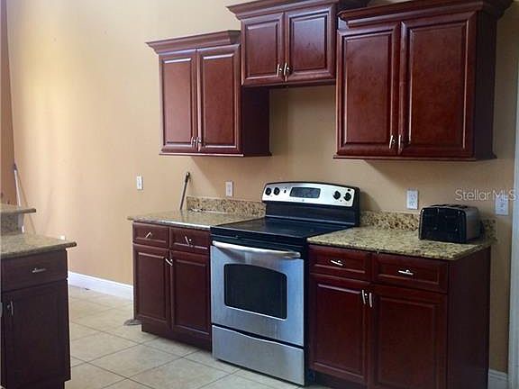 3rd image of 325 Cimarron Ct