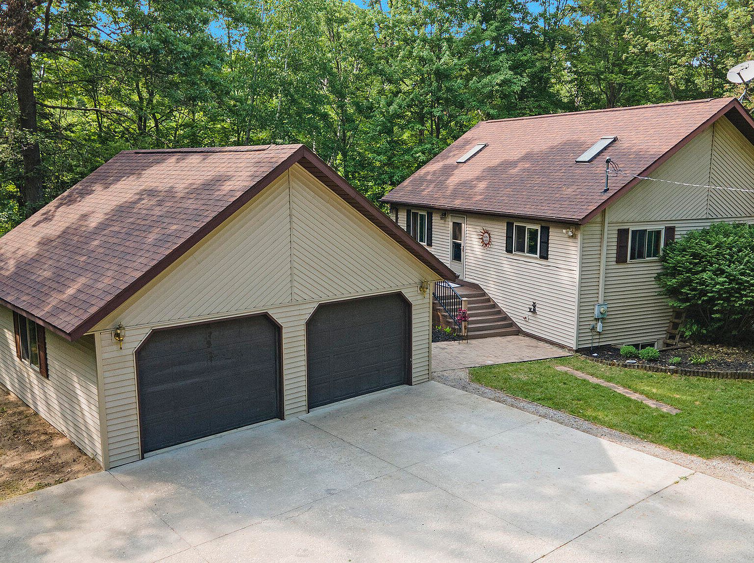 1120 W Stewart Rd, Midland, MI 48640 Zillow