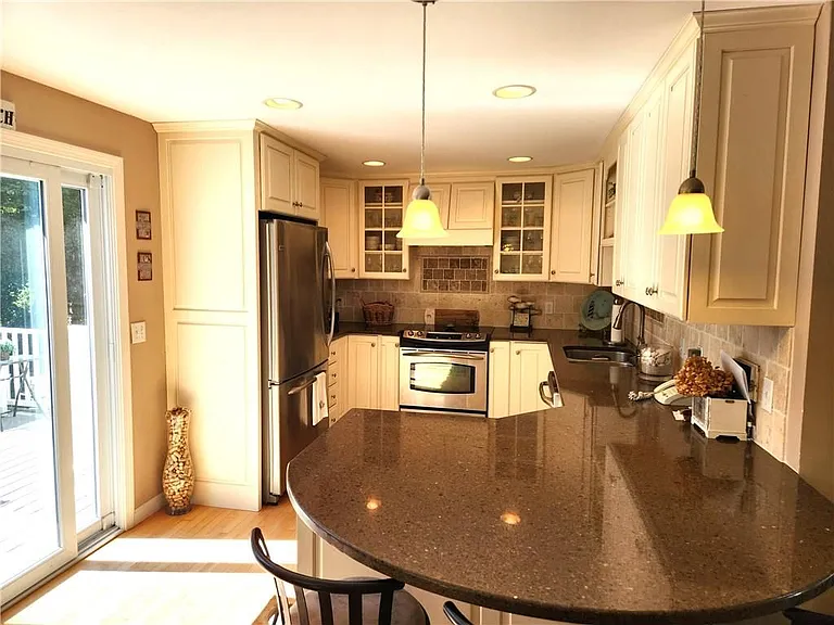 47 Treasure Rd — Photo 2
