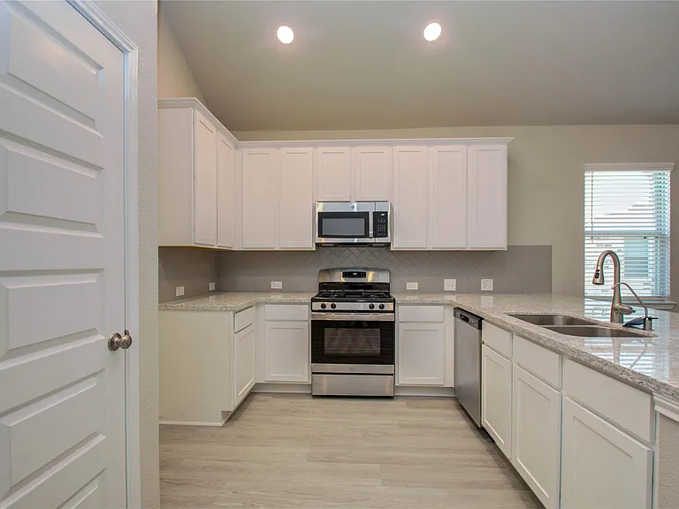 8418 Beacon Bay Cir — Photo 12