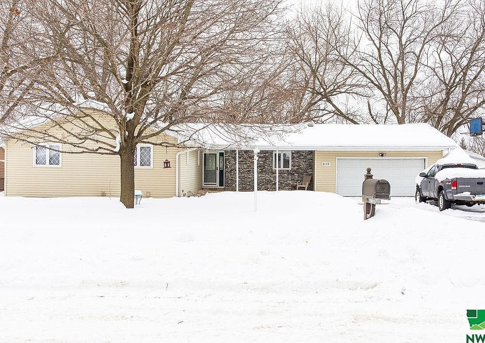 1st image of 210 Vista Ct