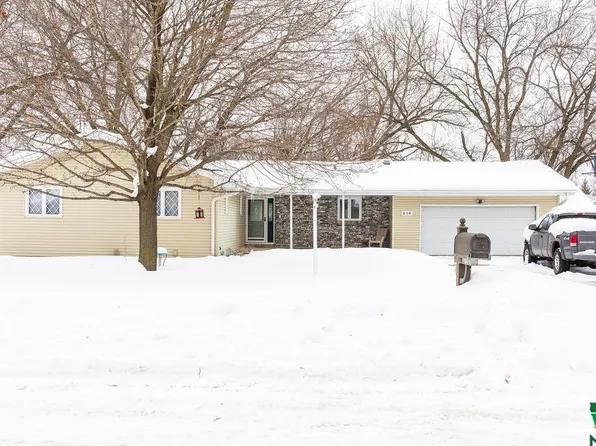 210 Vista Ct, Sioux City, IA 51104