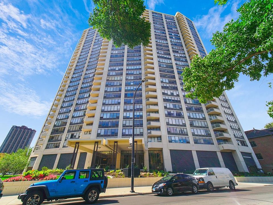 1st image of 3930 N Pine Grove Ave APT 3113