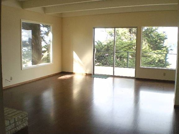 Living room w/wood floors