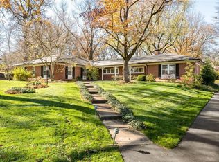 8 Scarsdale Ln, Saint Louis, MO 63117