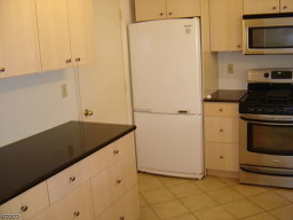 3rd image of 218 Onizuka Ct