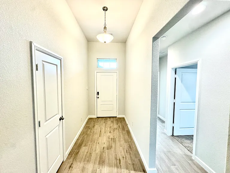 4308 Cornelia St — Photo 3