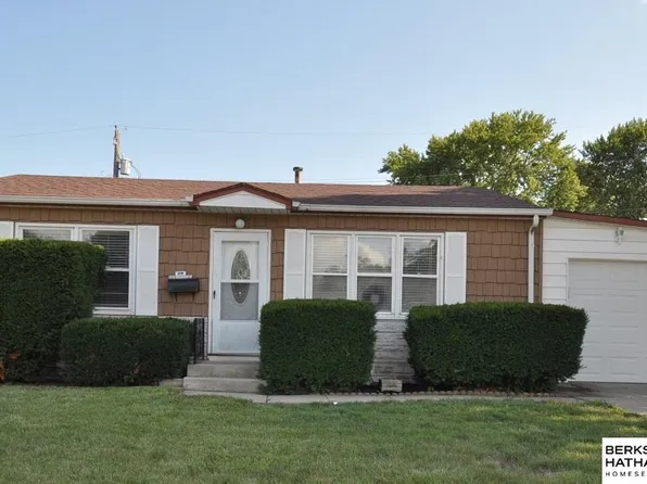 7413 Lillian Ave, La Vista, NE 68128