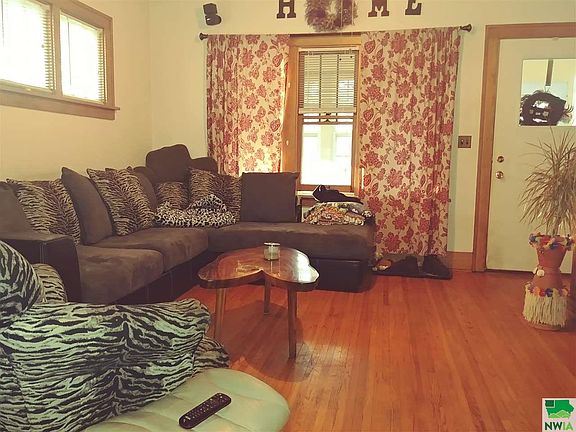 2nd image of 1119 18th St