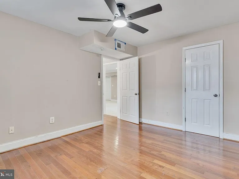 912 Barnaby St SE #101 — Photo 15