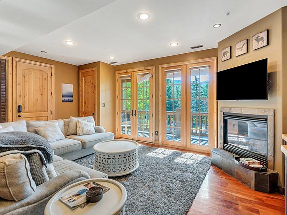 3rd image of 3027 Lower Saddleback Rd