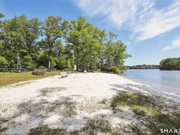 4 Candlewood Road, New Fairfield, CT 06812