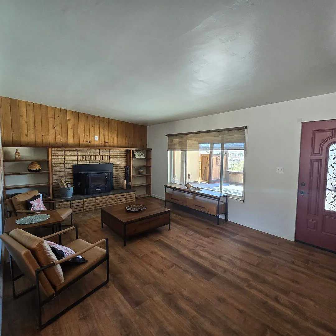 Rustic, Charming and on SOLAR! — Photo 3