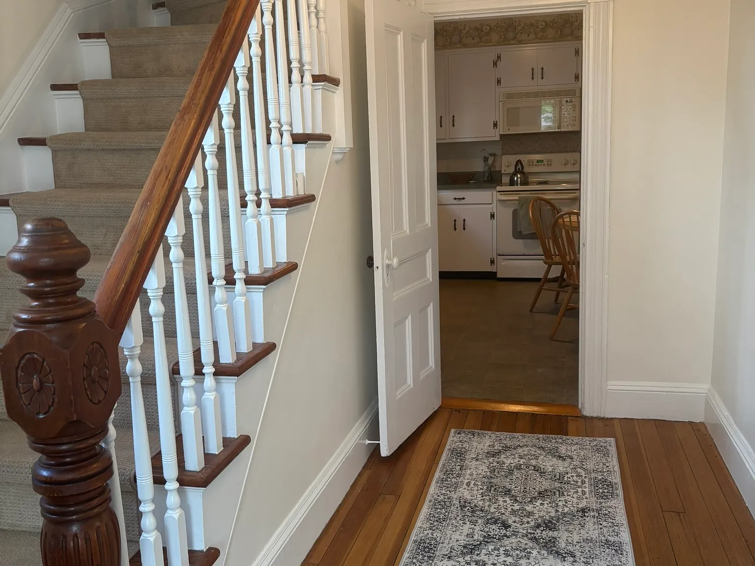 3 bed, 1.5 bath, 1226 sqft, $3,800 — Photo 2