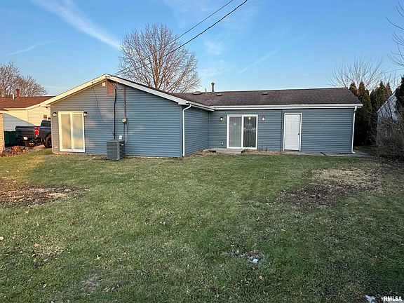 2nd image of 1352 Russell Ave