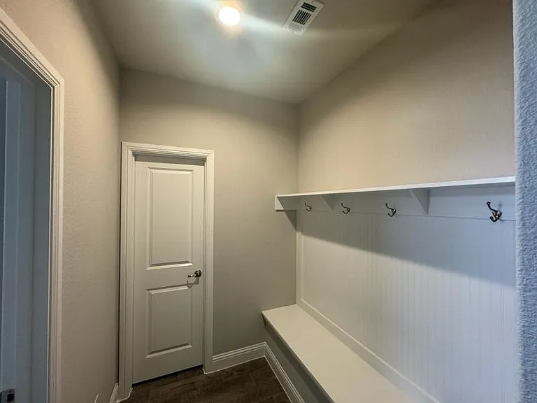 2025 Saint Andrews Way — Photo 4